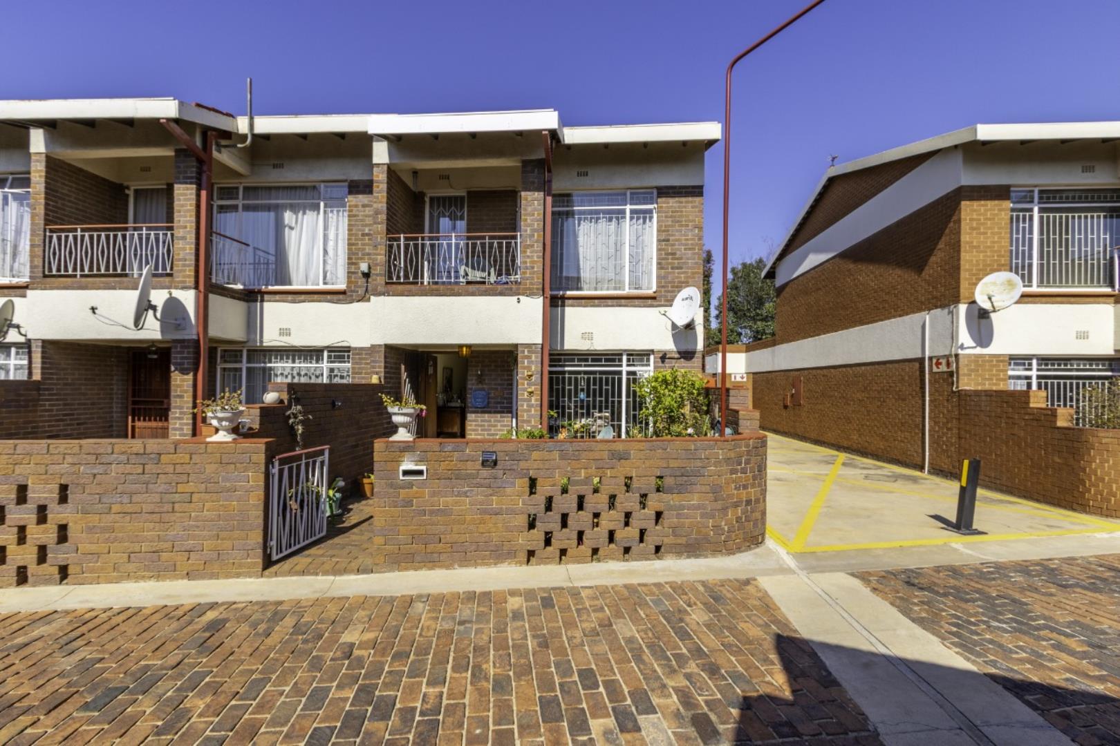 2 Bedroom Duplex for Sale - Gauteng